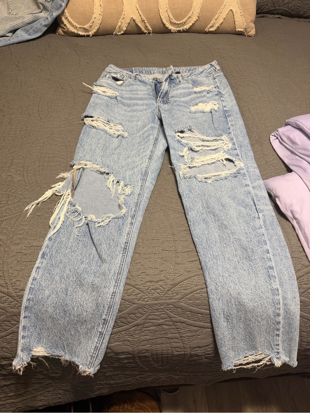American Eagle Outfitters Light Blue Distressed Mom Jeans